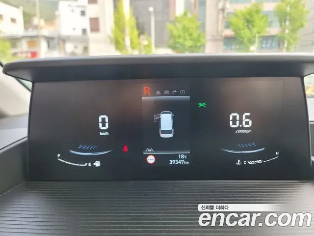 Hyundai Staria 2025 — Photo 1/20