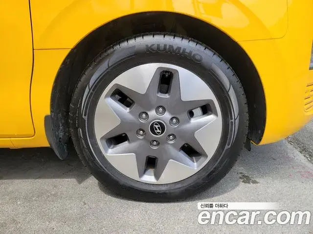 Hyundai Staria 2025 — Photo 17/20