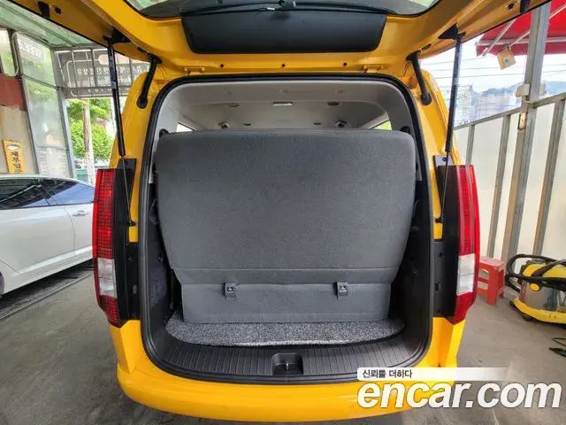 Hyundai Staria 2025 — Photo 12/20