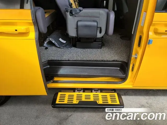 Hyundai Staria 2025 — Photo 6/20