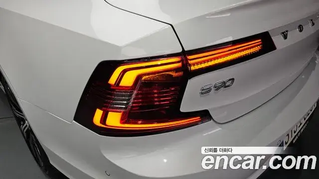 Volvo S90 2022 — Şəkil 32/40