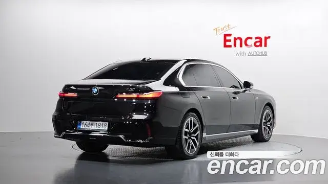 BMW 7 Series 2025 — ფოტო 28/33