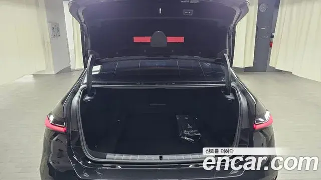 BMW 7 Series 2025 — ფოტო 26/33