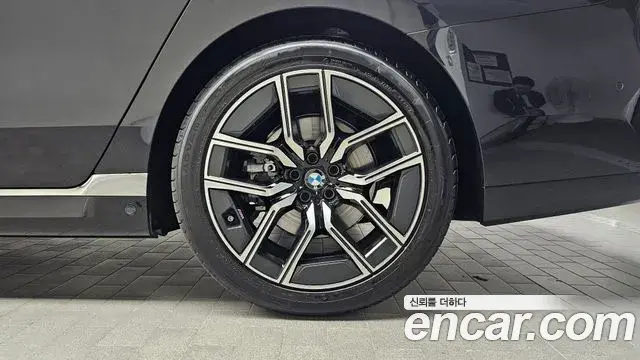 BMW 7 Series 2025 — ფოტო 31/33