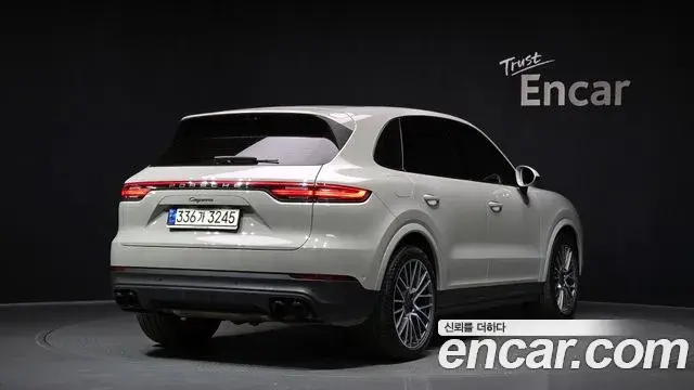 Porsche Cayenne 2022 — ფოტო 32/34