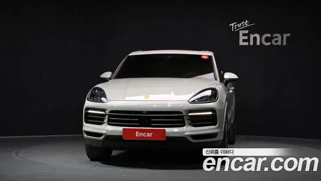 Porsche Cayenne 2022 — ფოტო 33/34