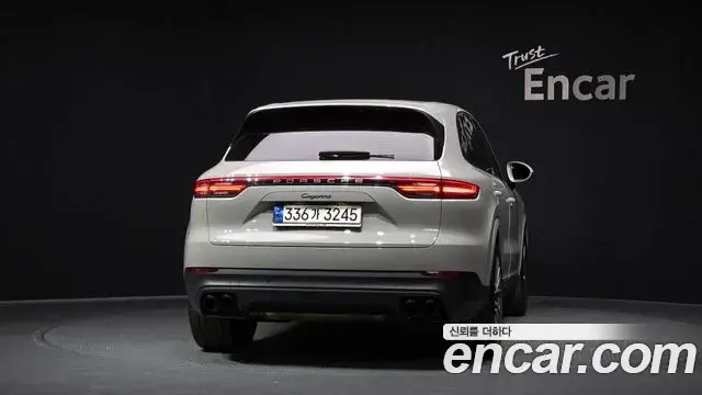Porsche Cayenne 2022 — ფოტო 7/34