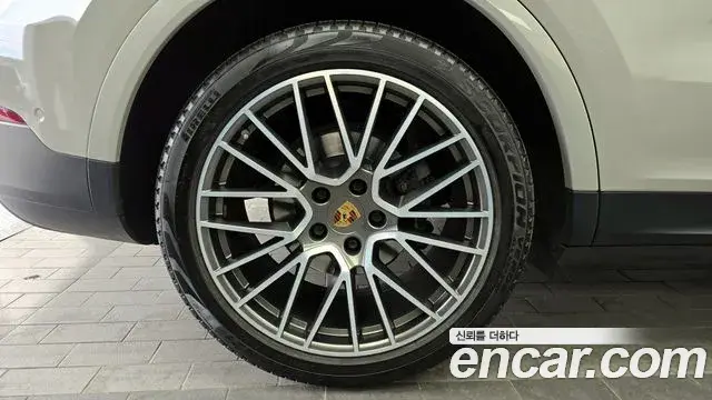 Porsche Cayenne 2022 — ფოტო 2/34