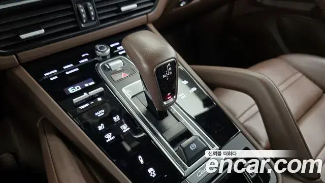 Porsche Cayenne 2022 — ფოტო 15/34