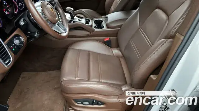 Porsche Cayenne 2022 — ფოტო 17/34
