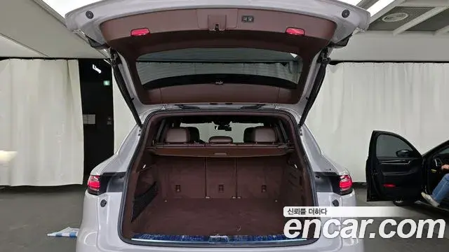 Porsche Cayenne 2022 — ფოტო 26/34