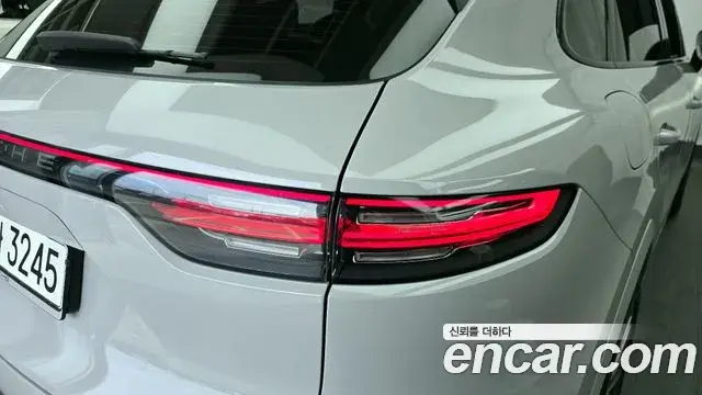 Porsche Cayenne 2022 — ფოტო 23/34