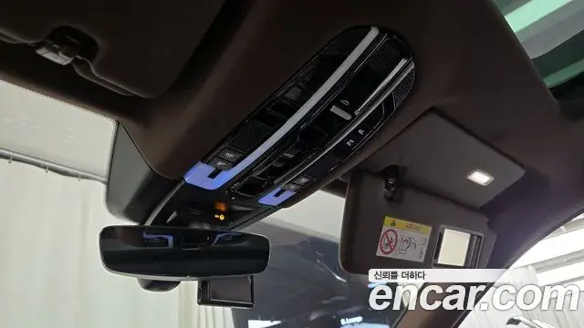 Porsche Cayenne 2022 — ფოტო 31/34