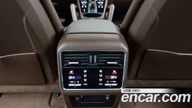 Porsche Cayenne 2022 — ფოტო 27/34