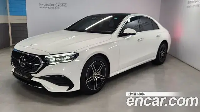 Mercedes-Benz E-Class 2025 — Photo 7/19