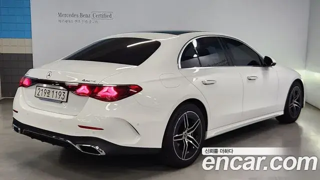 Mercedes-Benz E-Class 2025 — Photo 3/19
