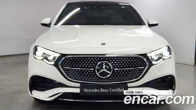 Mercedes-Benz E-Class 2025 — Photo 18/19