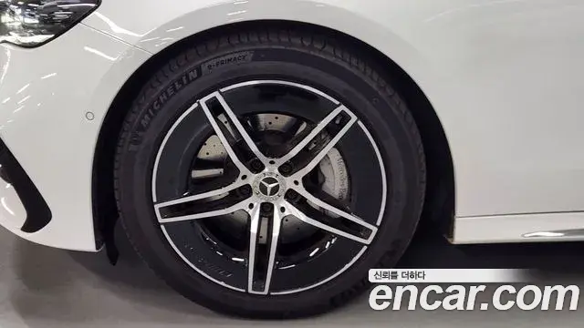 Mercedes-Benz E-Class 2025 — Photo 15/19