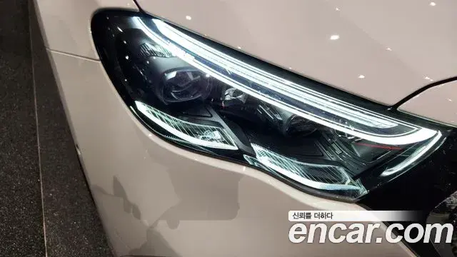 Mercedes-Benz E-Class 2025 — Photo 12/19