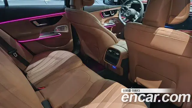 Mercedes-Benz E-Class 2025 — Photo 1/19
