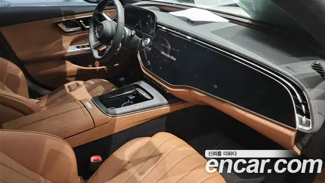 Mercedes-Benz E-Class 2025 — Photo 8/19