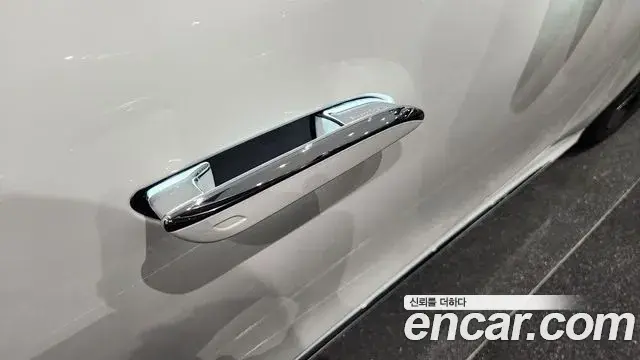 Mercedes-Benz E-Class 2025 — Photo 9/19