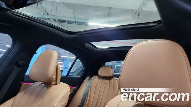 Mercedes-Benz E-Class 2025 — Photo 14/19