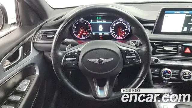 Genesis G70 2018 — ფოტო 11/36