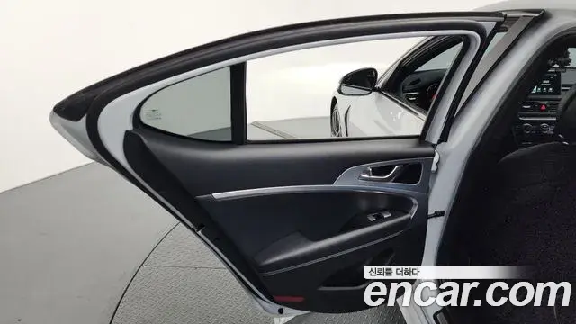 Genesis G70 2018 — ფოტო 28/36
