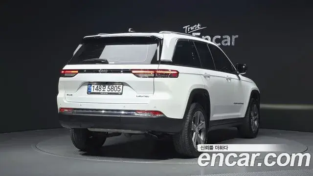 Jeep Grand Cherokee 2023 — Фото 2/20