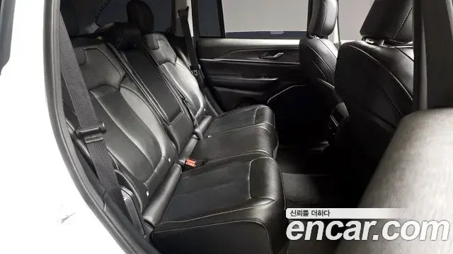 Jeep Grand Cherokee 2023 — Фото 11/20