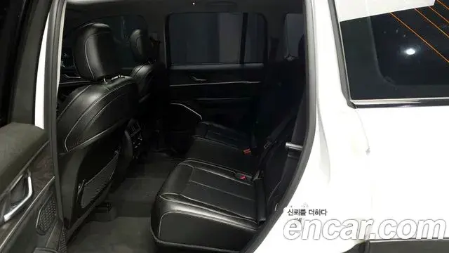 Jeep Grand Cherokee 2023 — Фото 12/20
