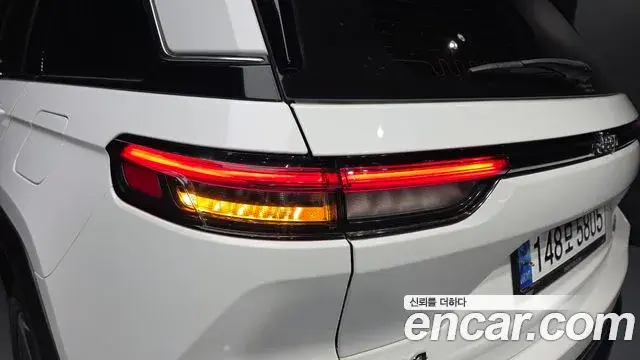 Jeep Grand Cherokee 2023 — Photo 29/33