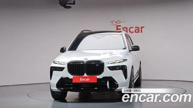 BMW X7 2025 — ფოტო 38/39