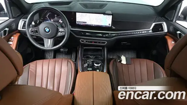 BMW X7 2025 — ფოტო 33/39