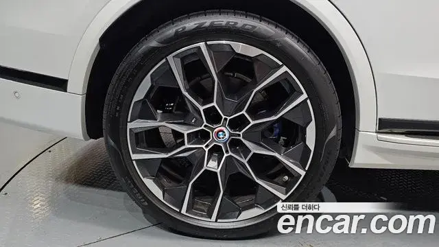 BMW X7 2025 — ფოტო 32/39