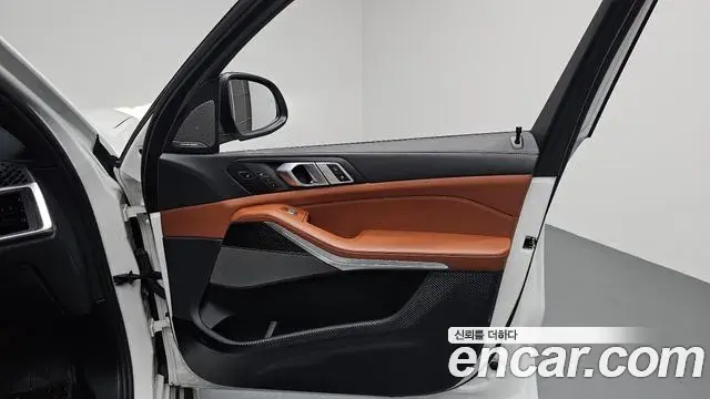 BMW X7 2025 — ფოტო 36/39