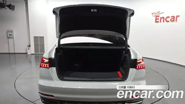 Audi A6 2022 — ფოტო 26/32