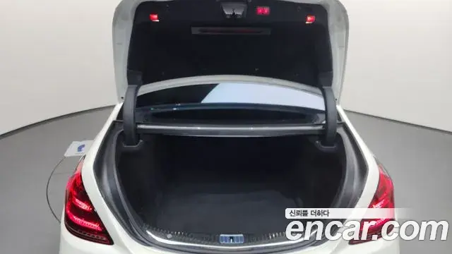 Mercedes-Benz S-Class 2018 — Photo 7/20