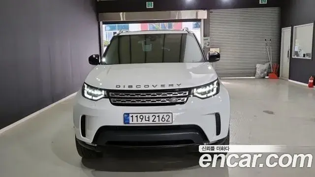 Land Rover Discovery 5 2019 — ფოტო 2/18