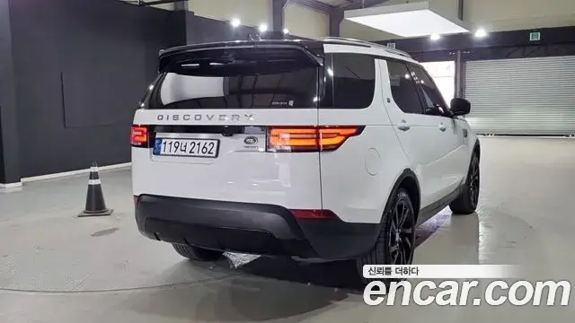 Land Rover Discovery 5 2019 — ფოტო 12/18