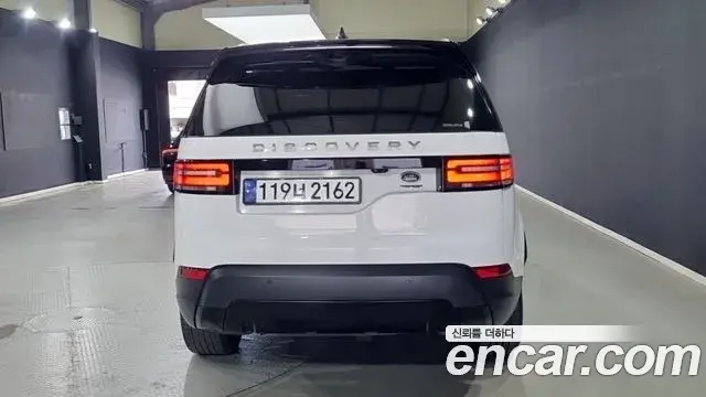 Land Rover Discovery 5 2019 — ფოტო 7/18