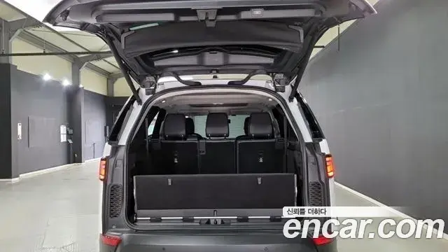 Land Rover Discovery 5 2019 — ფოტო 14/18