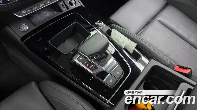 Audi Q5 2022 — Photo 10/36
