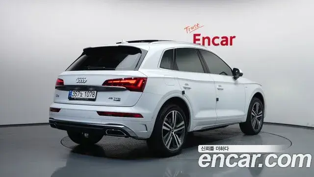 Audi Q5 2022 — Şəkil 24/34