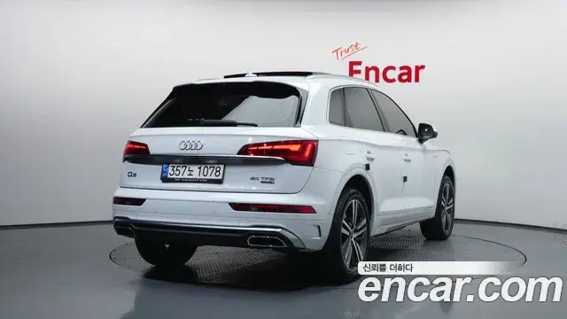 Audi Q5 2022 — Şəkil 11/34