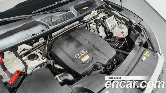 Audi Q5 2022 — Şəkil 13/34