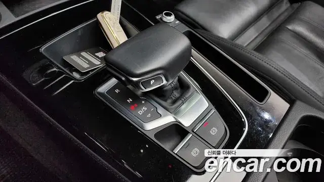 Audi Q5 2022 — Şəkil 22/34