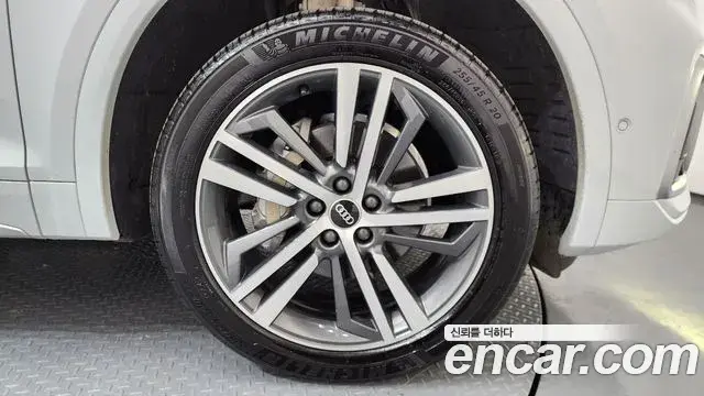 Audi Q5 2022 — Şəkil 16/34