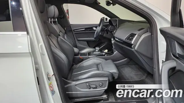Audi Q5 2022 — Şəkil 27/34